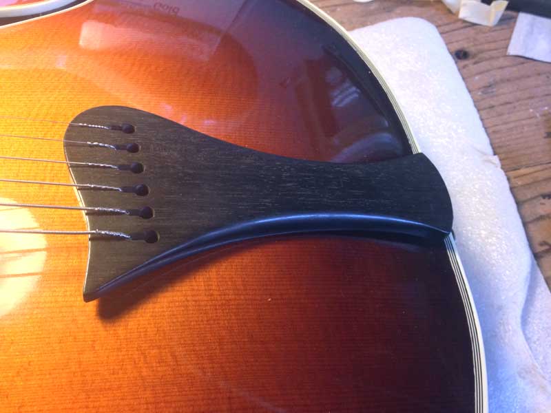 フルアコのテールピース comins_tailpiece